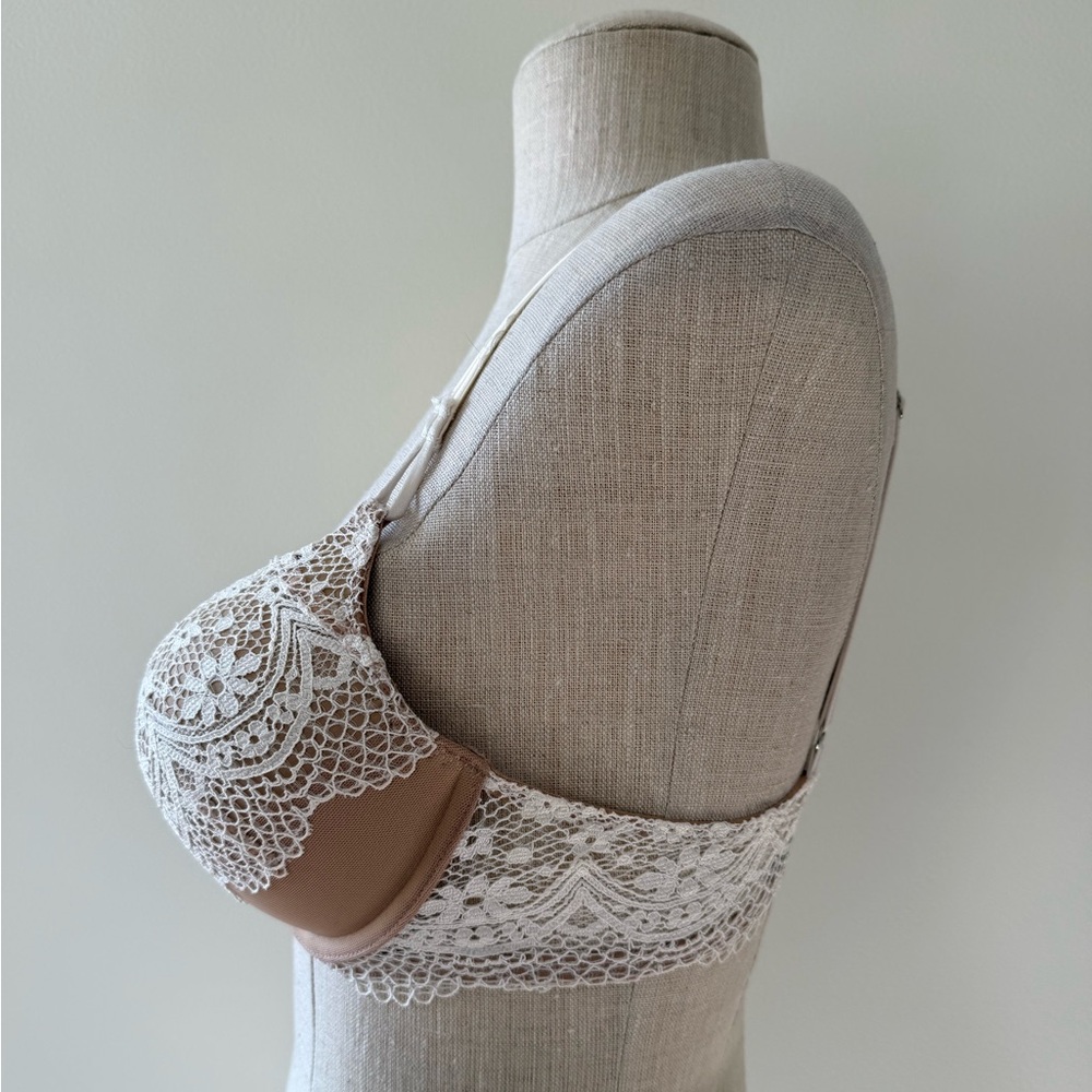 Victoria's Secret Bombshell Plunge Push-Up Bra in Beige Coconut Crochet Lace - Picture 5 of 9